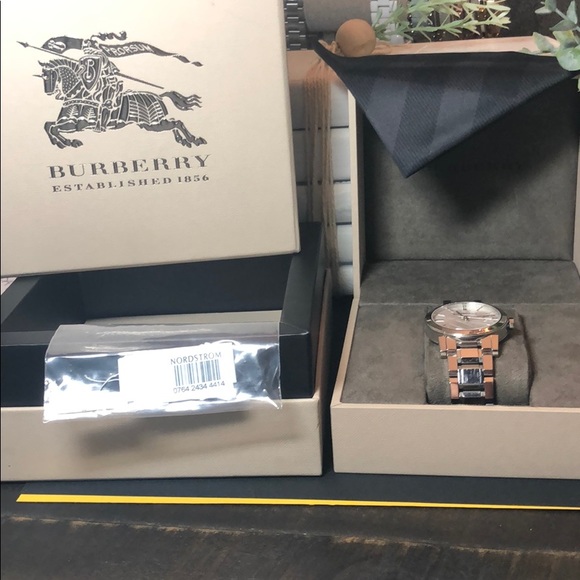 Authentic Burberry Watch - full packaging main image 8